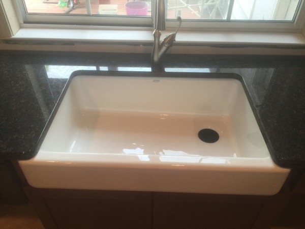 Kitchen Farm Sink Granite Counter top with White Farm Sink .
